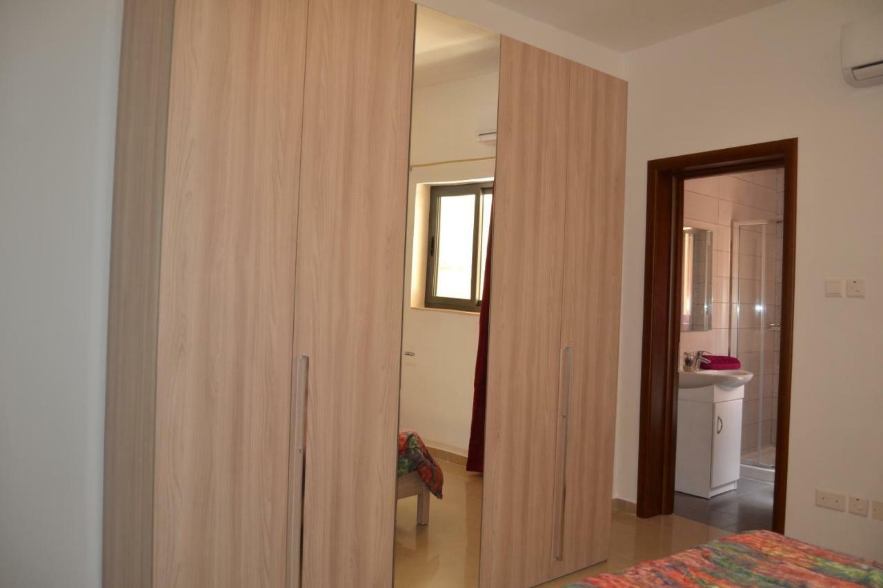 Mellieha Town Centre Bright & Spacious 3 Bedroom Apartment Eksteriør billede
